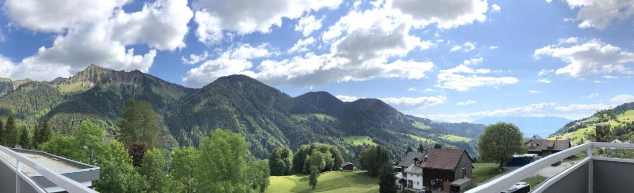 Walli Laterns - Ski Und Bergvergnuegen Direkt Vor Der Haustuer Exterior foto