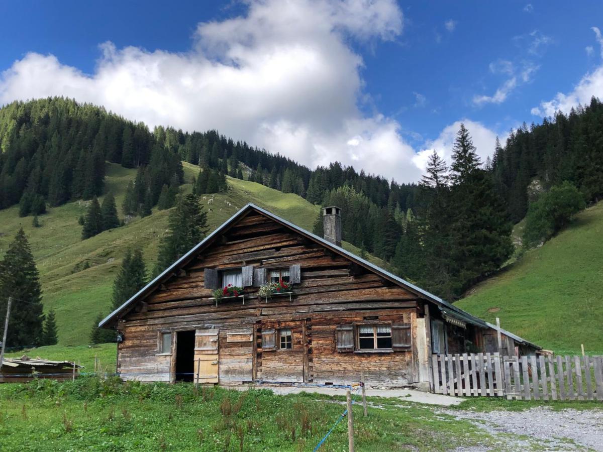 Walli Laterns - Ski Und Bergvergnuegen Direkt Vor Der Haustuer Exterior foto