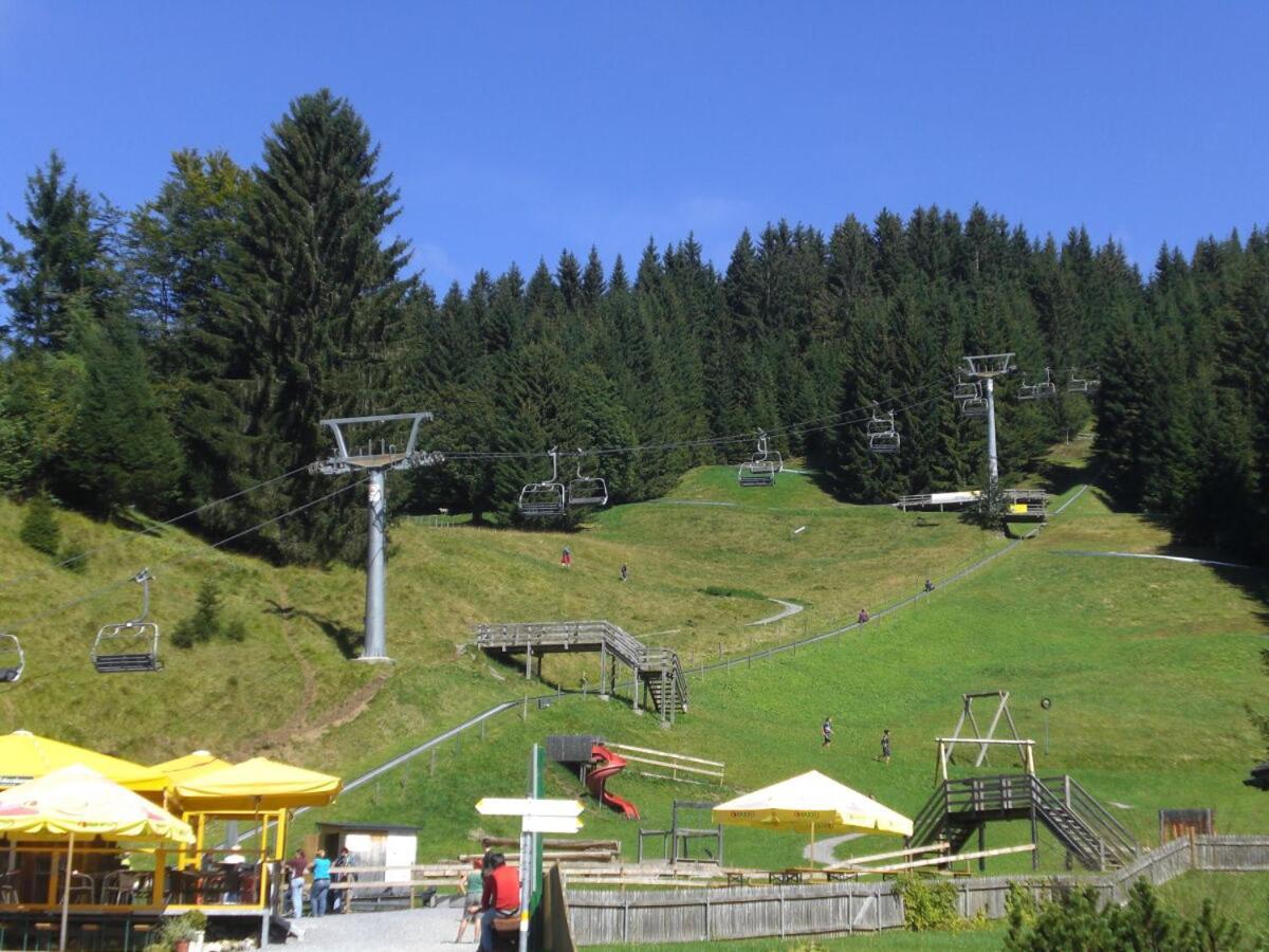 Walli Laterns - Ski Und Bergvergnuegen Direkt Vor Der Haustuer Exterior foto